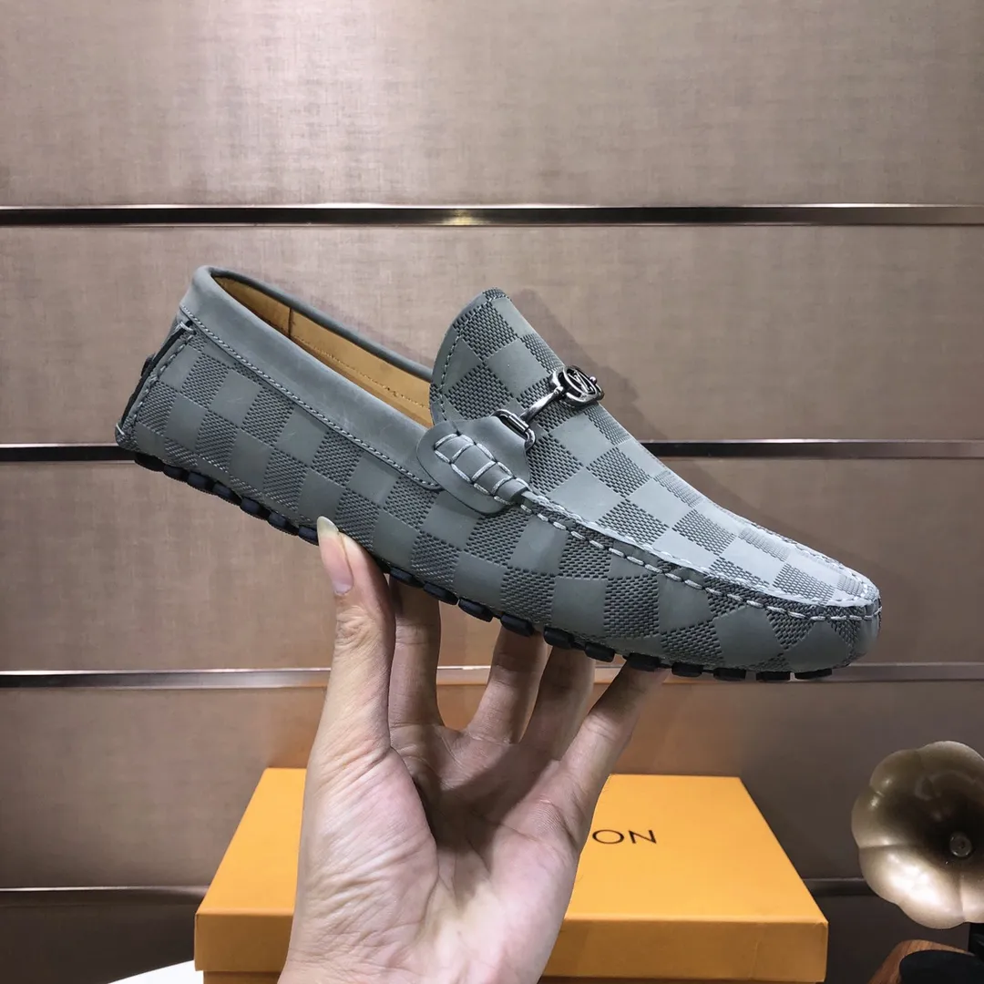 Men's men's shoes 💰420💰 [LV Doudou shoes] (water-dyed cowhide lining) new model is on the market, available on the official website. The new Doudou shoes are processed into single-color materials, and the uppers are made of imported cowhide material. The body of the shoe is fully hemmed with mark thread, and is lined with imported original cowhide leather. The elegant shoe shape is super suitable for all-matching, and the size is 38-44.